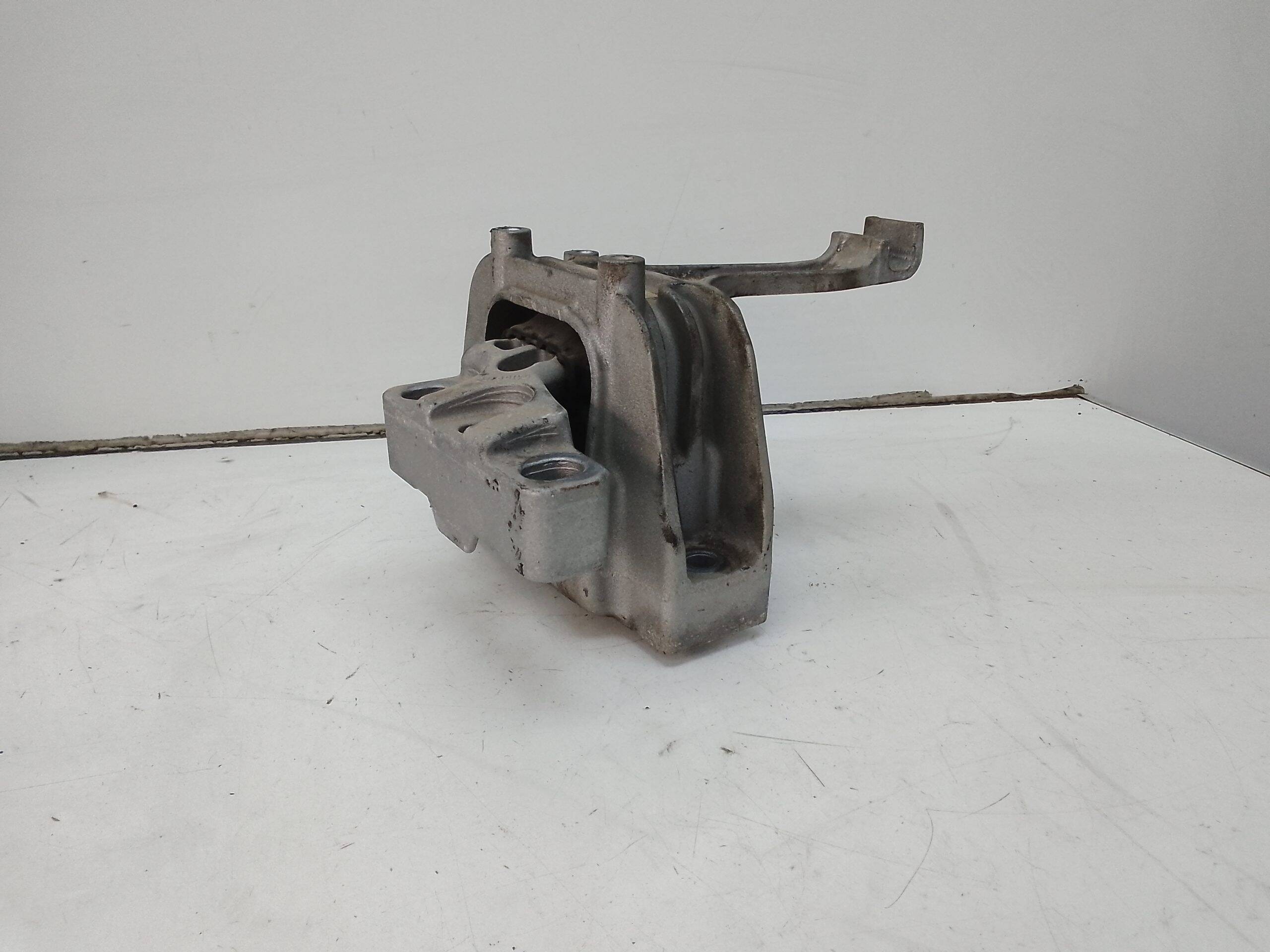 Soporte motor derecho audi a4 avant (8w5)(08.2015->)