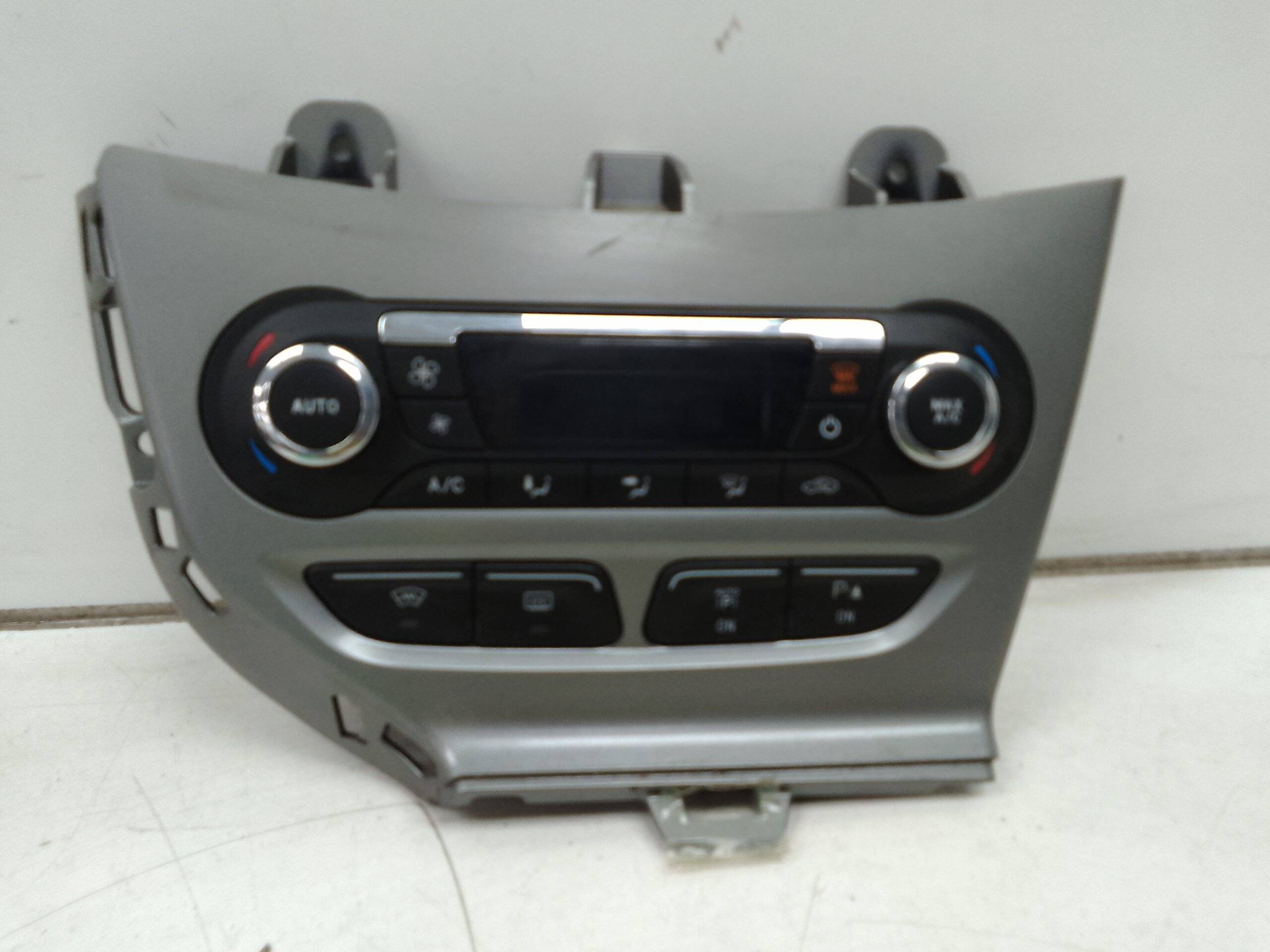 Mando calefaccion /  aire acondicionado ford focus berlina (cb8)(2010->)