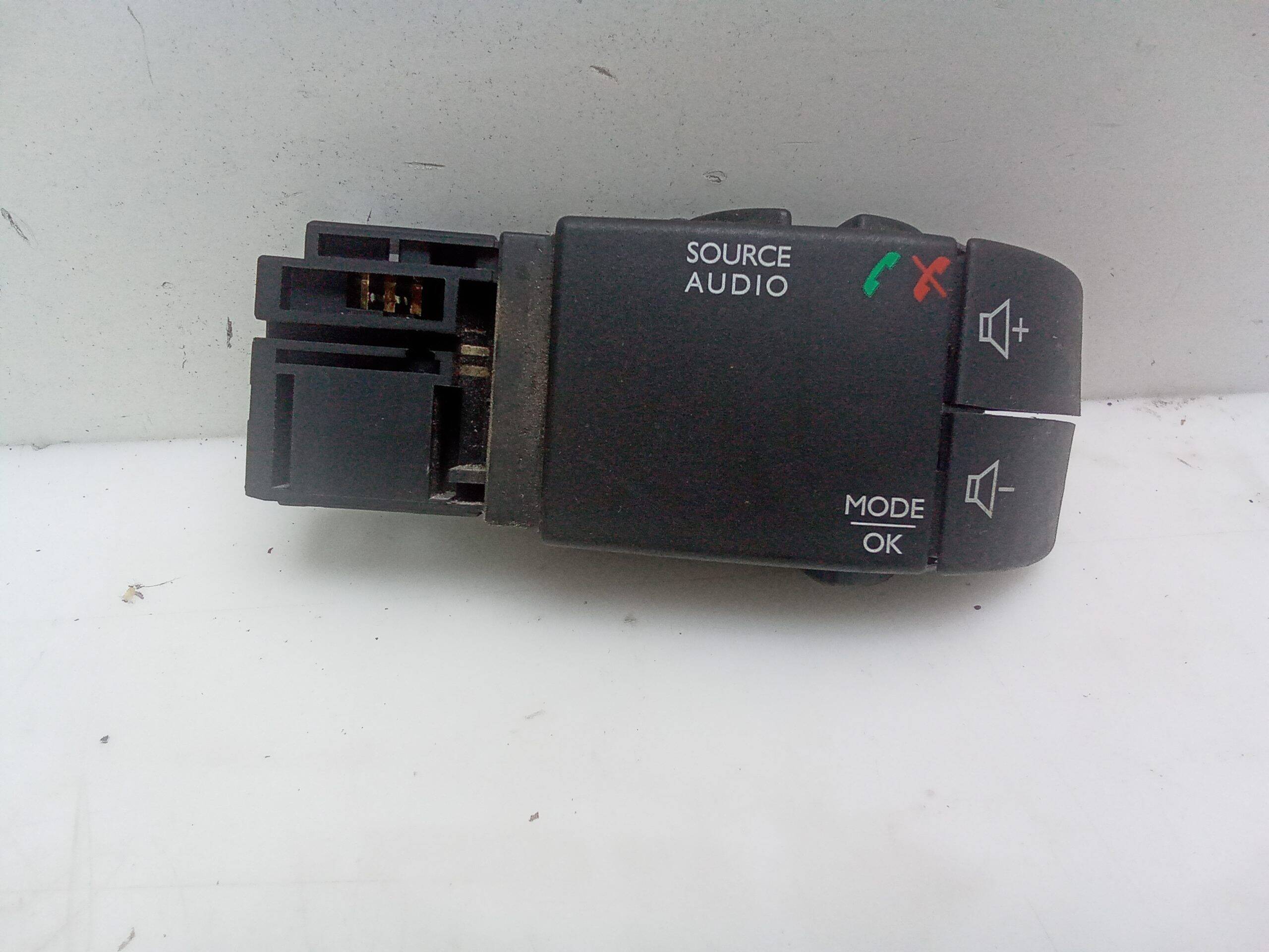 Mando audio/radio cd nissan juke i (f15e)(06.2010->)