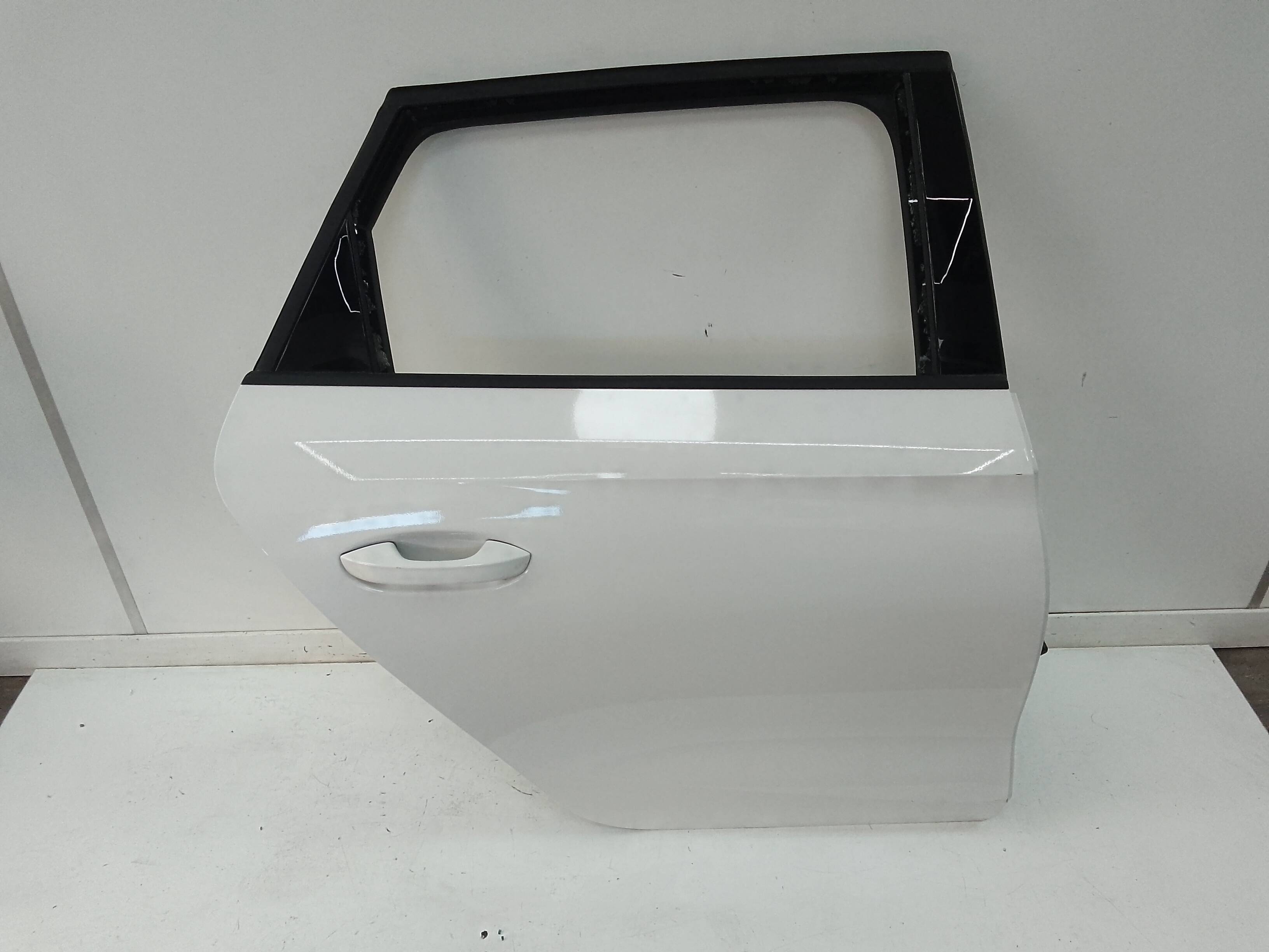 Puerta trasera derecha seat leon sportstourer (kl8)(04.2020->)