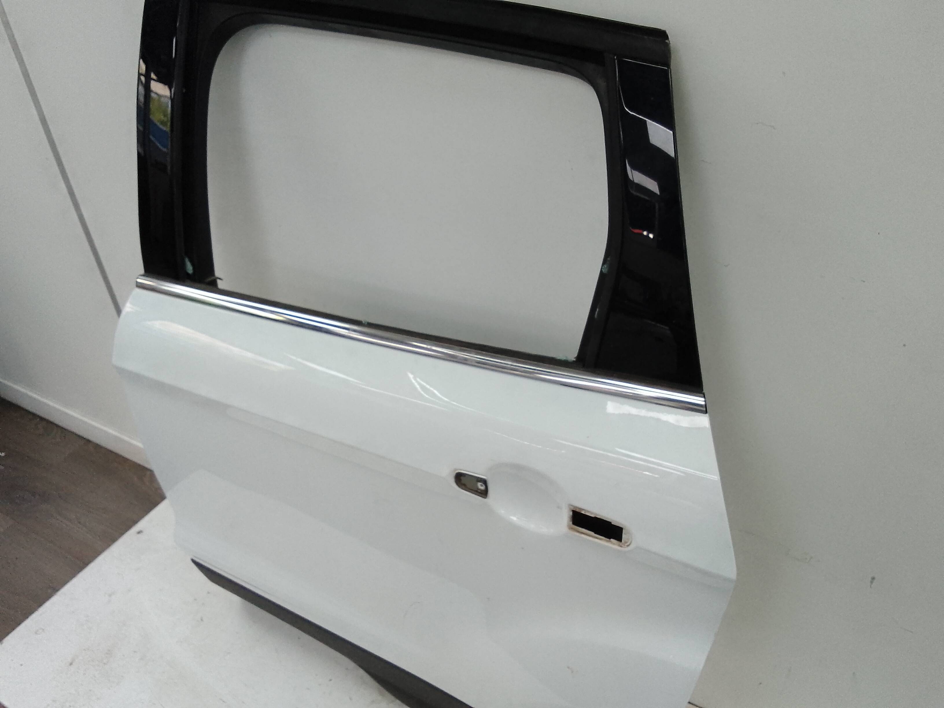 Puerta trasera izquierda ford kuga (cbs)(2013->)