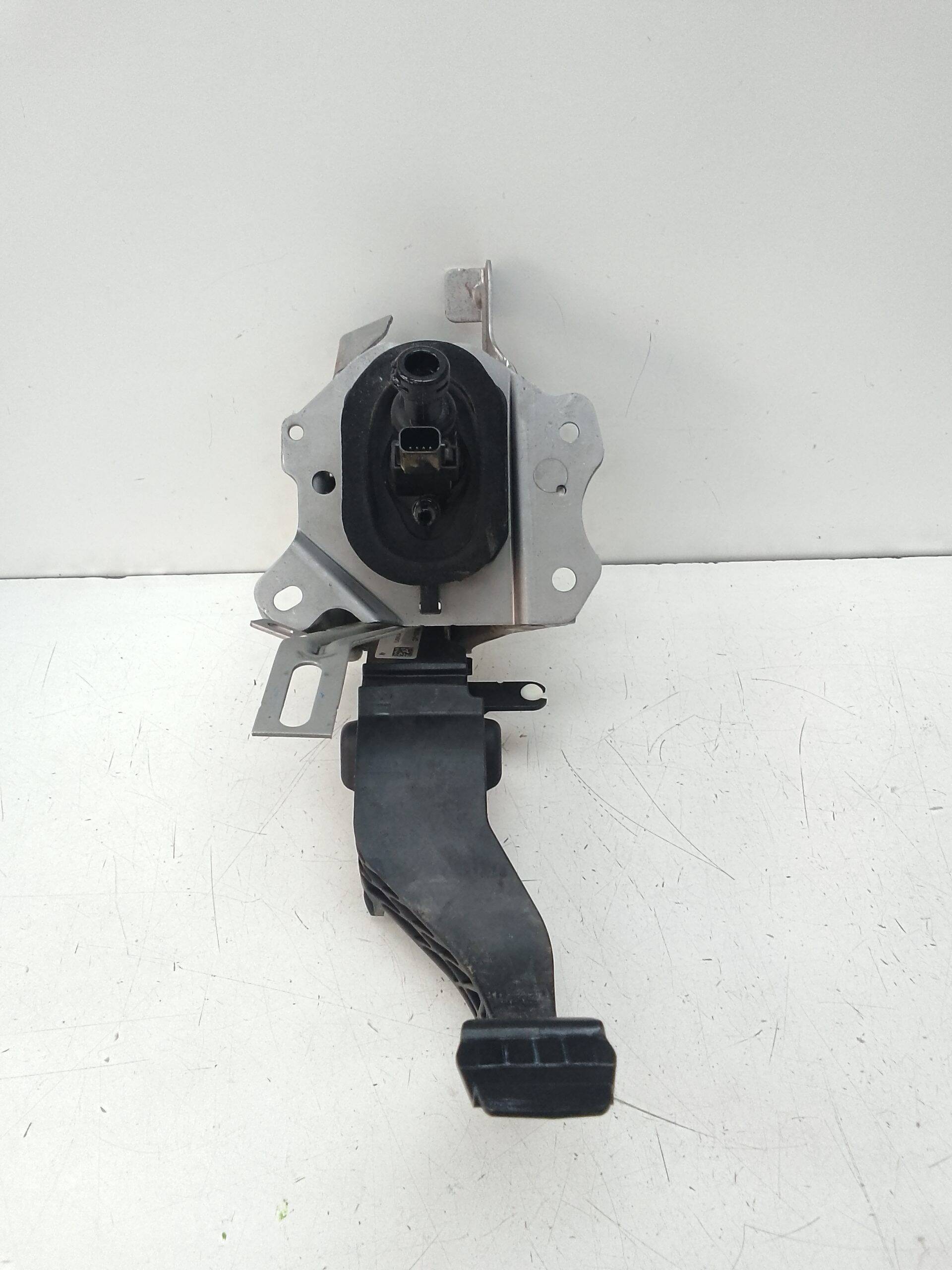 Pedal embrague ford focus berlina (cge)(2018->)