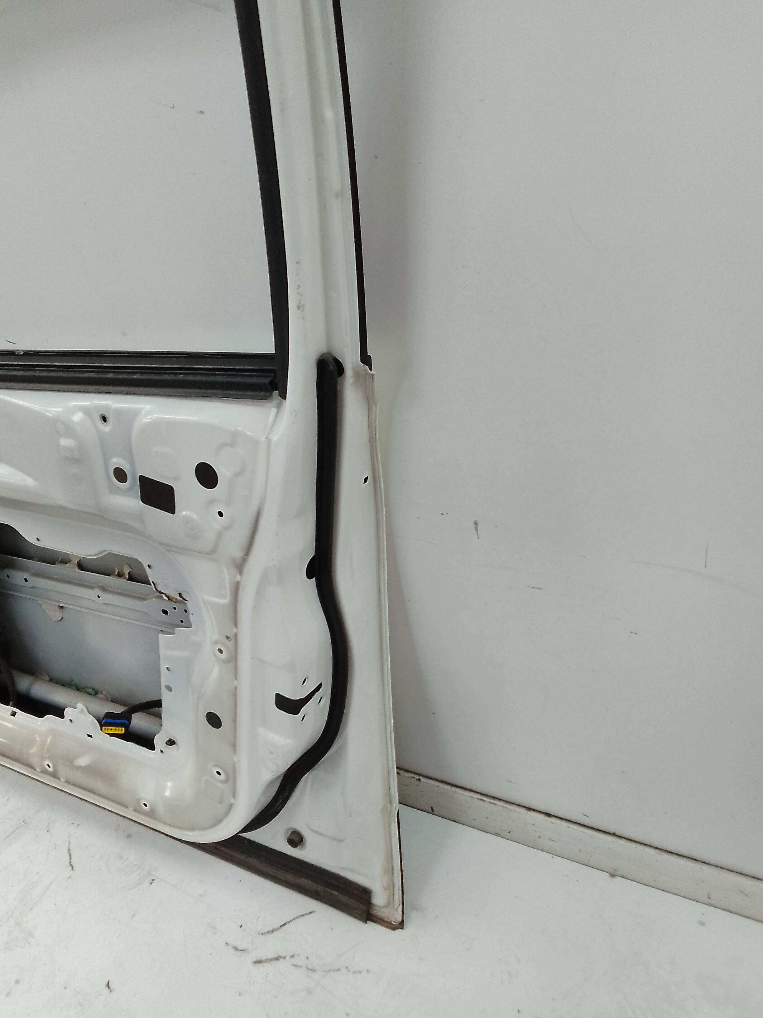 Puerta delantera derecha nissan qashqai (j10)(01.2007->)