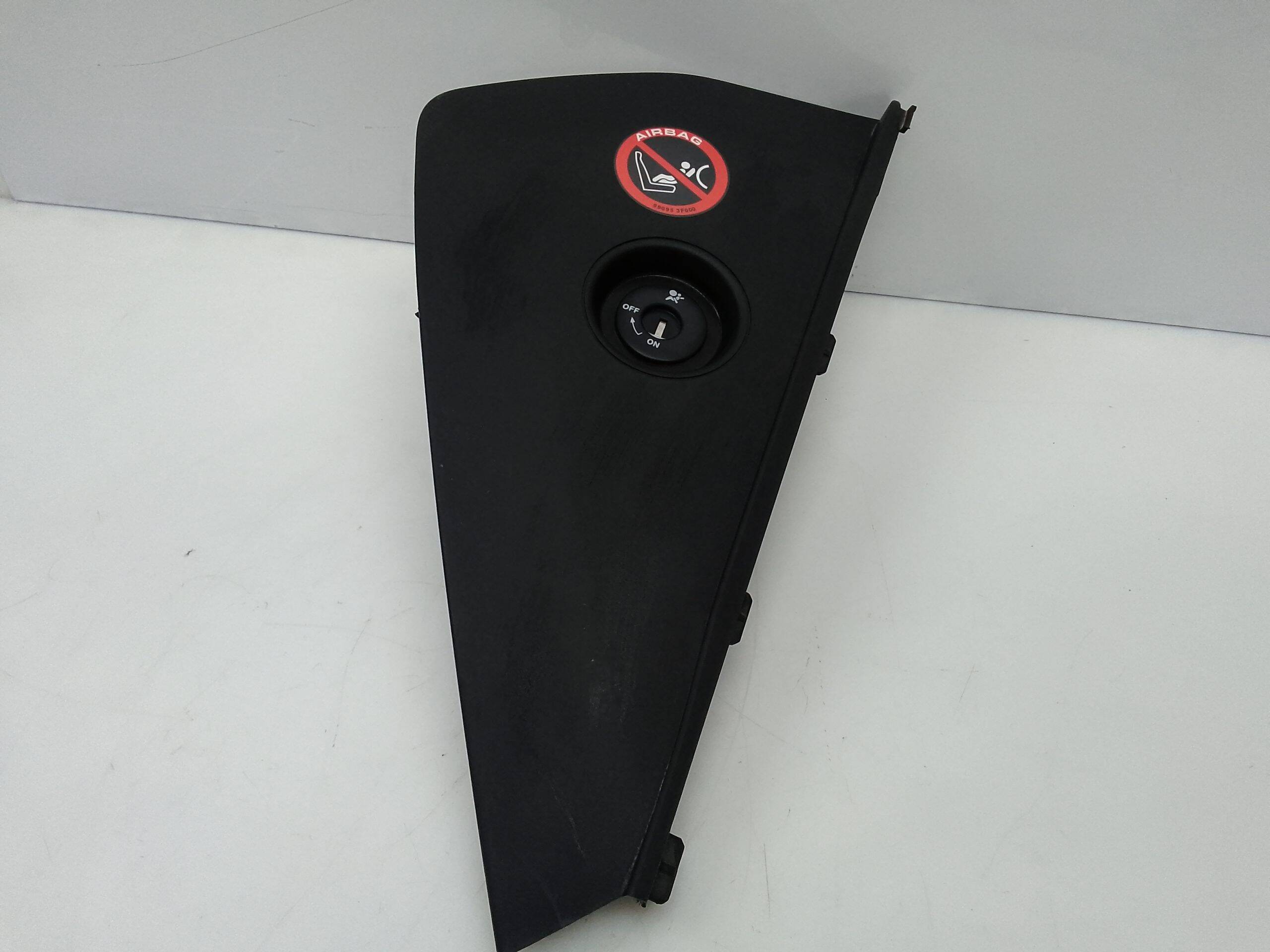 Tapa derecha nissan qashqai (j10)(01.2007->)