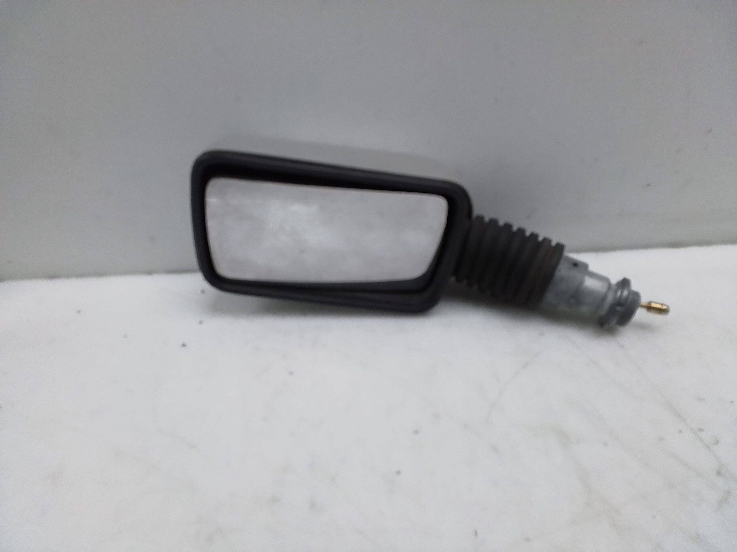 Retrovisor izquierdo  